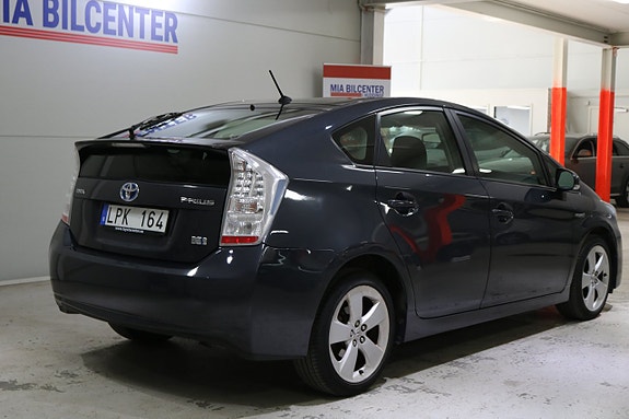 Toyota Prius 5 of 16