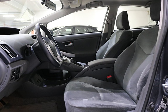 Toyota Prius 7 of 16