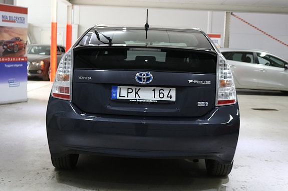 Toyota Prius 6 of 16