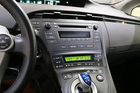 Toyota Prius 11 of 16