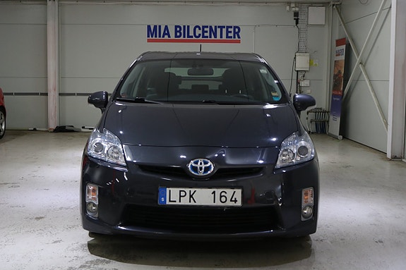 Toyota Prius 2 of 16