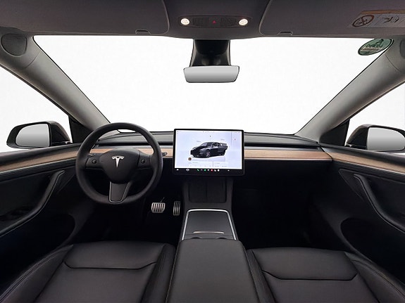 Tesla Model Y 18 of 30