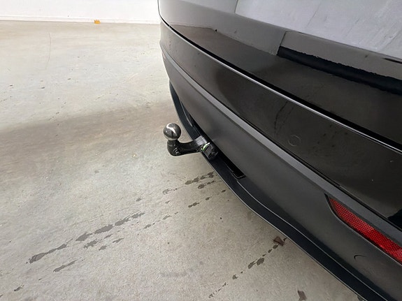 Tesla Model Y 9 of 30