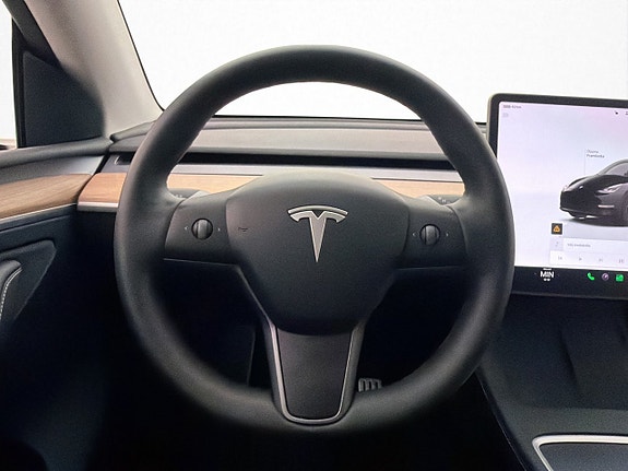 Tesla Model Y 12 of 30