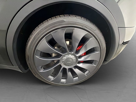 Tesla Model Y 29 of 30