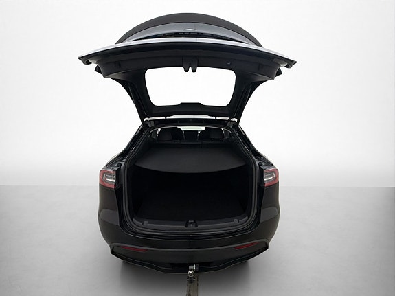 Tesla Model Y 10 of 30