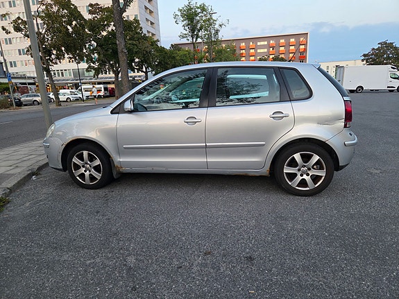 Volkswagen Polo 2 of 4
