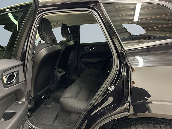Volvo XC60 13 of 23