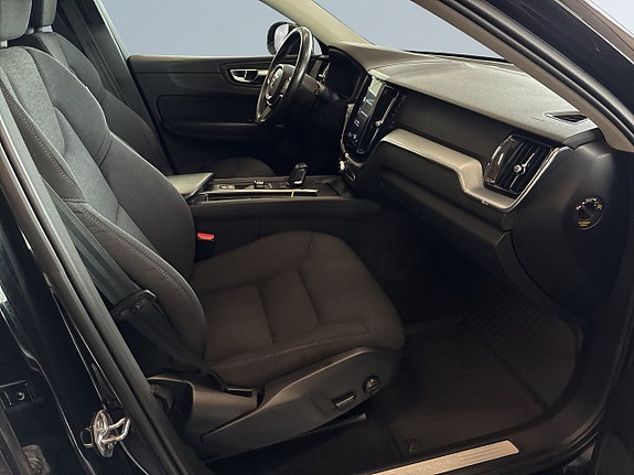 Volvo XC60 10 of 23
