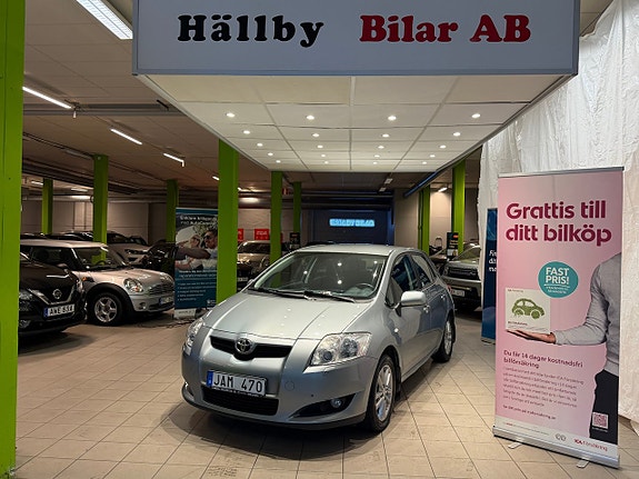 Toyota Auris 2 of 11