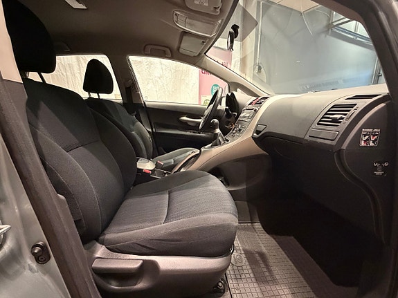 Toyota Auris 8 of 11