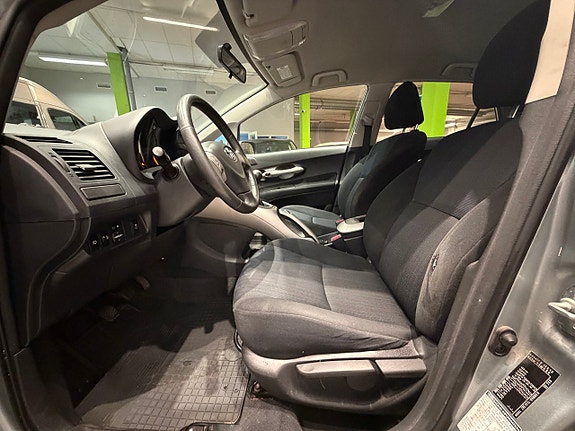 Toyota Auris 7 of 11