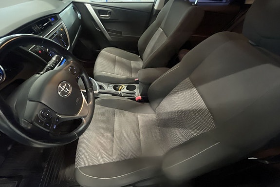 Toyota Auris 9 of 14