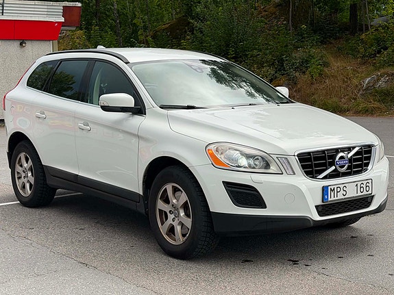 Volvo XC60 2 of 11