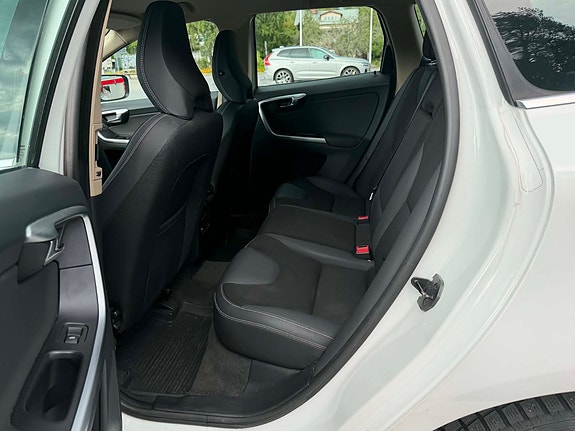 Volvo XC60 8 of 11