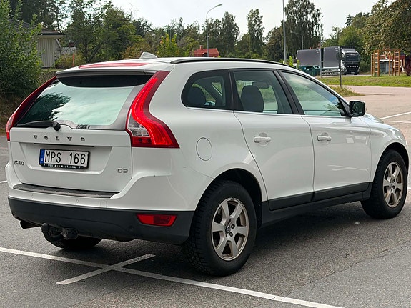 Volvo XC60 3 of 11