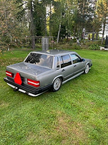 Volvo 740 2 of 5