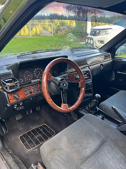Volvo 740 3 of 5