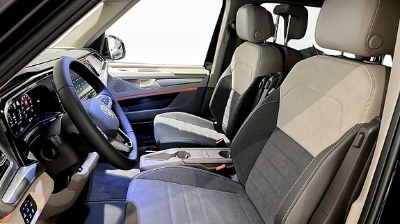 Volkswagen Multivan 8 of 23