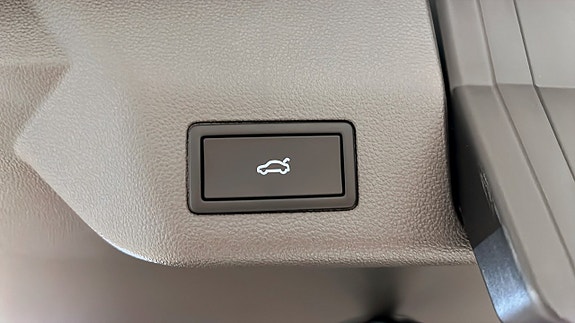 Volkswagen Multivan 14 of 23