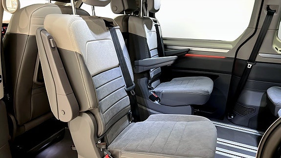 Volkswagen Multivan 11 of 23