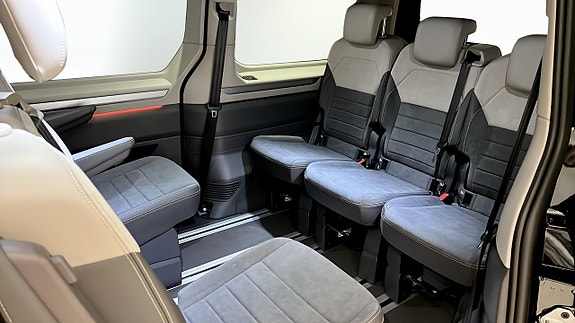 Volkswagen Multivan 16 of 23