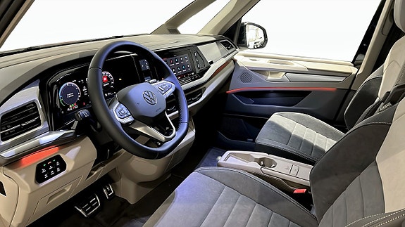 Volkswagen Multivan 7 of 23