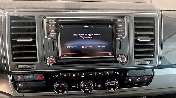 Volkswagen Multivan 9 of 20
