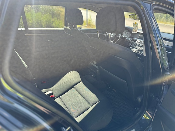 BMW 523i 11 of 16