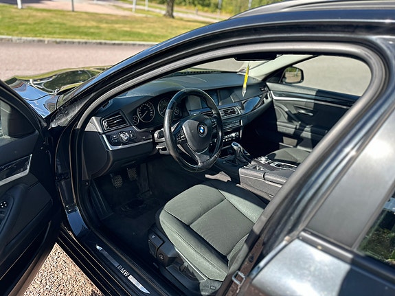 BMW 523i 9 of 16