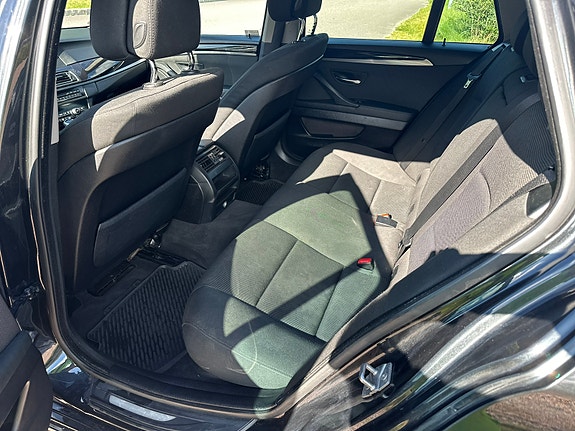 BMW 523i 10 of 16