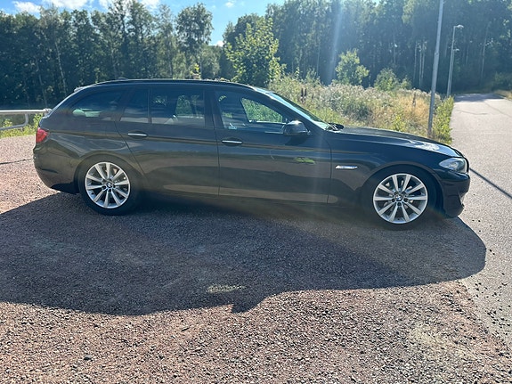 BMW 523i 2 of 16
