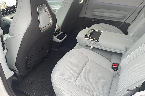 Polestar 4 12 of 21