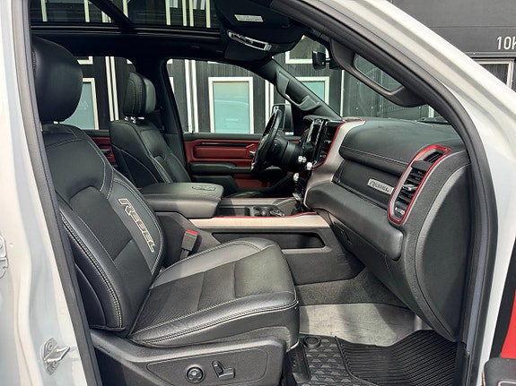 Dodge RAM 1500 10 of 21