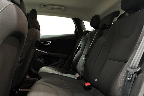 Volvo V40 Cross Country 13 of 24