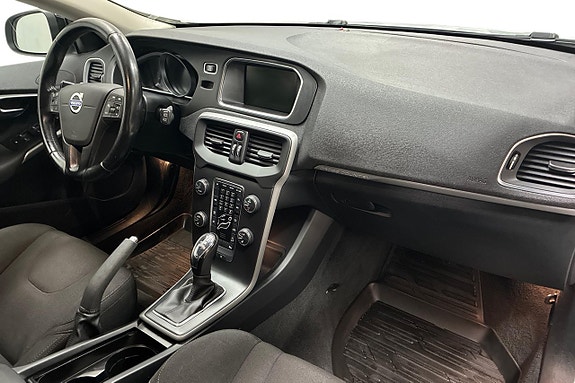 Volvo V40 Cross Country 14 of 24