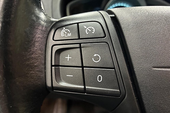 Volvo V40 Cross Country 20 of 24