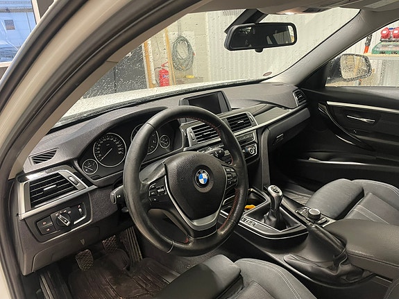 BMW 318d 13 of 14