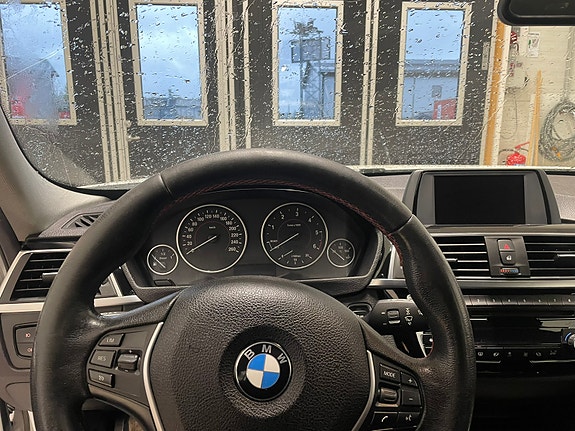 BMW 318d 11 of 14
