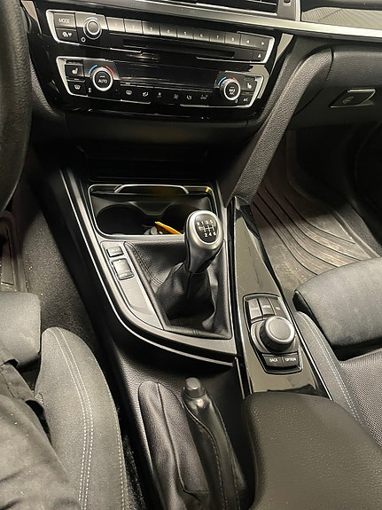 BMW 318d 12 of 14