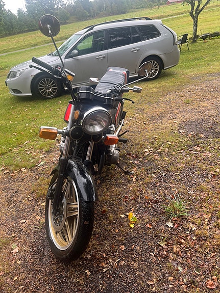 Honda CB750F 3 of 7