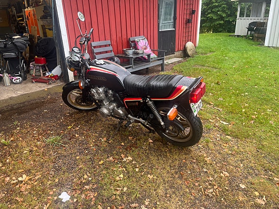 Honda CB750F 2 of 7