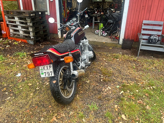 Honda CB750F 5 of 7