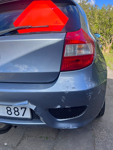 BMW 120i 4 of 8