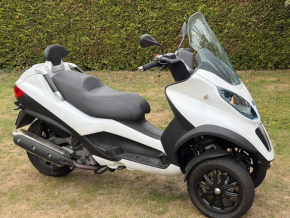 Piaggio Mp3400 2 of 3
