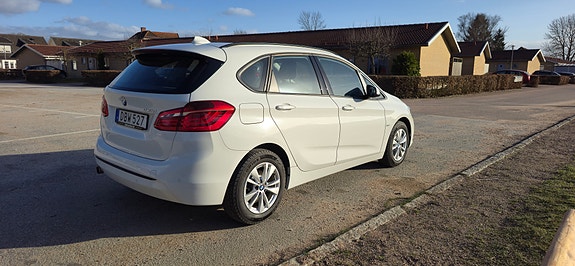 BMW 218d 5 of 13
