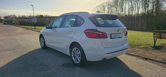 BMW 218d 4 of 13