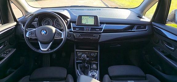 BMW 218d 11 of 13