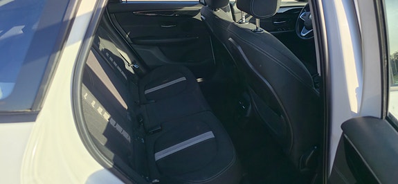 BMW 218d 8 of 13
