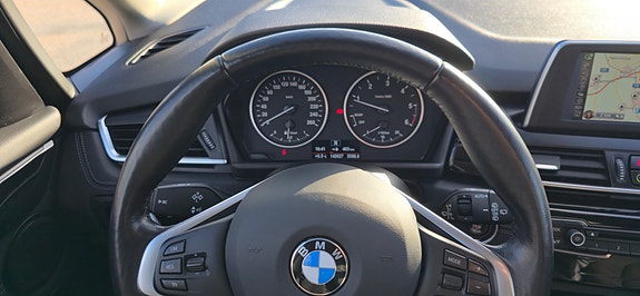 BMW 218d 9 of 13